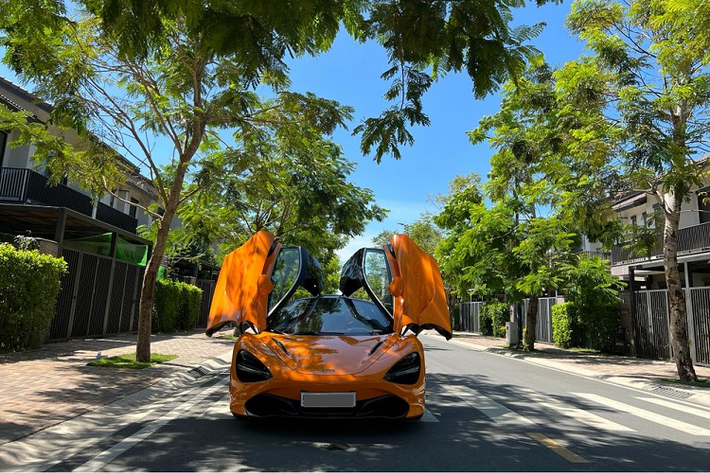Mới đây, thông tin về việc 1 tay chơi siêu xe kín tiếng tại Sài thành bất ngờ thanh lý chiếc xe McLaren 720S màu cam rất hiếm gặp đã nhận được sự quan tâm không nhỏ của cộng đồng mạng và cả các đại gia muốn trải nghiệm mẫu siêu xe đến từ Anh quốc này.