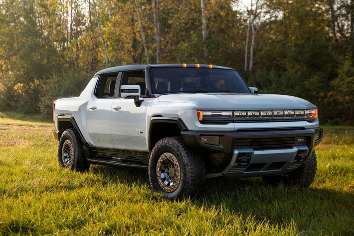 Bên cạnh đó trang tin này cũng cho biết, do hạn chế về nguồn cung nên General Motors chỉ chế tạo được khoảng chục chiếc Hummer EV chạy điện mỗi ngày. Và với số lượng đơn đặt hàng trước như trên, nhà sản xuất ôtô Mỹ sẽ mất khoảng 17 năm để hoàn hoàn thành.