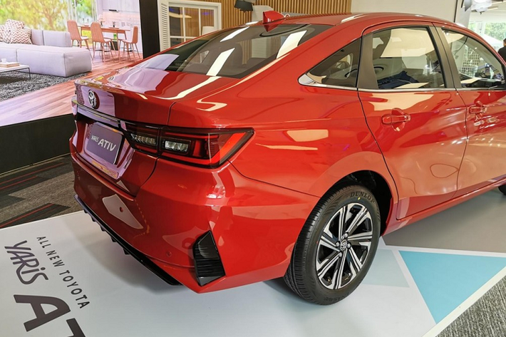 Xe sử dụng động cơ xăng có mã 3NR-VE với 4 xi-lanh, DOHC, dung tích 1.2L, sản sinh công suất tối đa 94 mã lực tại tua máy 6.000 vòng/phút và mô-men xoắn cực đại 110 Nm tại tua máy 4.400 vòng/phút.