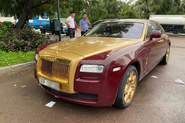 Thời gian thu giữ tài sản bảo đảm là chiếc Rolls-Royce Ghost mạ vàng bắt đầu từ 09h30 ngày 08/09/2022 cho đến khi thực hiện xong việc thu giữ, địa điểm thu giữ 265 Cầu Giấy, phường Dịch Vọng, quận Cầu Giấy, TP. Hà Nội", từng là tòa nhà trụ sở của FLC.