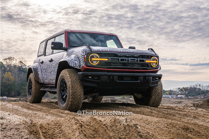Hiện nay, hãng Ford đang bán 2 mẫu xe hiệu suất cao Raptor trên thị trường, đó là F-150 Raptor và Ranger Raptor. Không dừng ở đó, trong thời gian tới, hãng xe Mỹ còn lên kế hoạch tung Ford Bronco Raptor hoàn toàn mới ra thị trường.