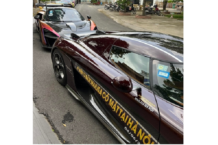 Hiện tại, những chiếc xe đắt đỏ của ông Hoàng Kim Khánh đã bắt đầu được vận chuyển ra Hà Nội. Trong số này, Koenigsegg Regera và McLaren Senna là gây chú ý nhất.