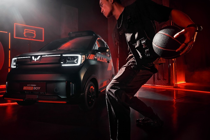 Wuling Hongguang Mini EV siêu rẻ là mẫu ôtô điện thu hút rất nhiều sự chú ý trong thời gian vừa qua nhờ giá bán siêu rẻ và doanh số đứng đầu phân khúc tại thị trường Trung Quốc. Tính đến thời điểm hiện tại, dòng xe này đã đạt doanh số tổng cộng 590.000 chiếc tại thị trường Trung Quốc dù mới ra mắt vào hồi tháng 7/2020.