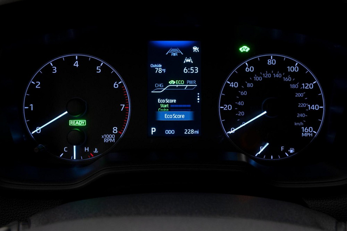 Ở bản S, Toyota Corolla Cross Hybrid 2023 sẽ được trang bị hệ thống đèn LED từ trước ra sau, vành hợp kim 17 inch, hệ thống thông tin giải trí Toyota Audio Multimedia với màn hình cảm ứng 8 inch, hỗ trợ Apple CarPlay/Android Auto không dây, hệ thống định vị dựa trên đám mây, tính năng trợ lý ảo thông minh và cập nhật phần mềm qua WiFi.