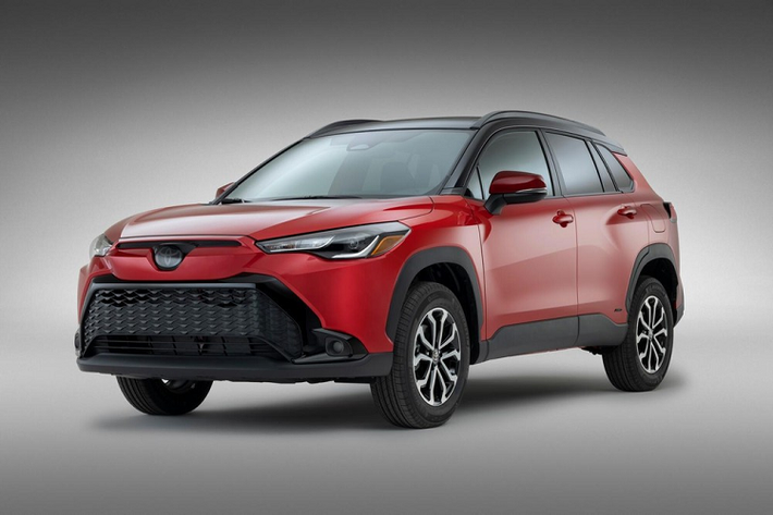 Hiện giá xe Toyota Corolla Cross 2023 bản hybrid ở thị trường Mỹ vẫn chưa được công bố. Chỉ biết rằng, xe sẽ được lắp ráp tại nhà máy Toyota - Mazda ở Huntsville, bang Alabama, Mỹ.