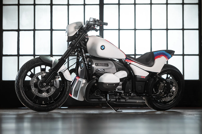 Trong khuôn khổ sự kiện Verona Motor Bike Expo diễn ra tại Italy, BMW Motorrad vừa trình làng bộ đôi BMW R18 M và R18 Aurora, 2 dự án nâng cấp đặc biệt cho mẫu môtô cổ điển R18.