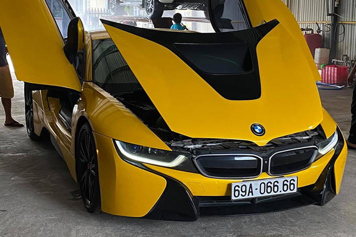 Dù biển số "VIP" nhưng siêu xe Đức đang được rao bán với giá chỉ hơn 3 tỷ đồng, rẻ hơn rất nhiều so với giá 8 tỷ đồng của xe mới.
