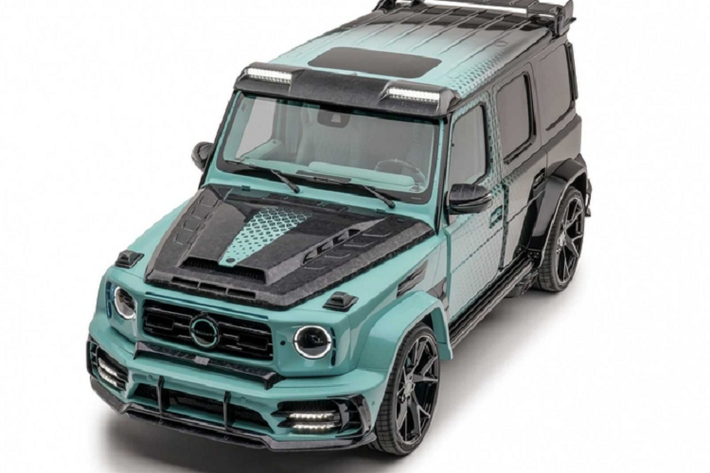 Về truyền động, Mansory đã đổi bộ tăng áp lớn hơn cho khối động cơ tăng áp kép V8 4.0L của G63, đồng thời thêm các đường ống dẫn mới và hệ thống xả hiệu suất cao.
