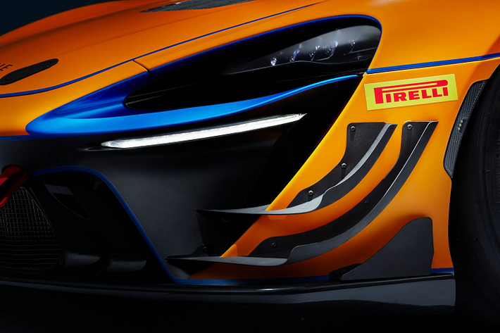 Đối với giải đua McLaren Trophy, mẫu xe được coi là giải vô địch đua xe mới được thiết kế để thách thức và phát triển các cặp tay đua Pro-Am cạnh tranh tại các đường đua tốt nhất của Châu Âu.