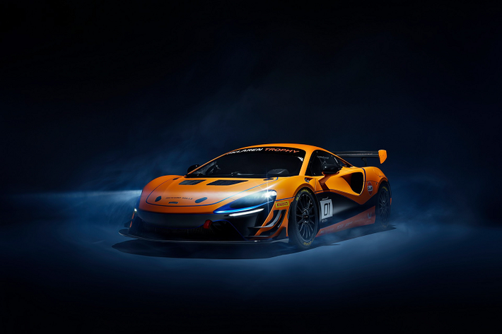 McLaren Artura Trophy 2022 mới được phát triển dựa trên Artura GT4 nhưng đã được chế tạo không bị gò bó bởi các quy định về Cân bằng sức mạnh (BoP). Điều này có nghĩa là McLaren được tự do chế tạo những gì tốt nhất cho mẫu xe, cải thiện hiệu suất khí động học và cho phép khối động cơ tăng áp kép V6 sản sinh công suất tối đa 577 mã lực.