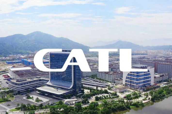 Có giá thành rẻ hơn nên pin lithium-sắt thường cung cấp phạm vi hoạt động hẹp hơn so với những mẫu pin dùng niken và coban. Tuy nhiên, với sự tham gia của CATL và Ford có thể có được một loại pin LFP vẫn đáp ứng tốt yêu cầu về phạm vi hoạt động.