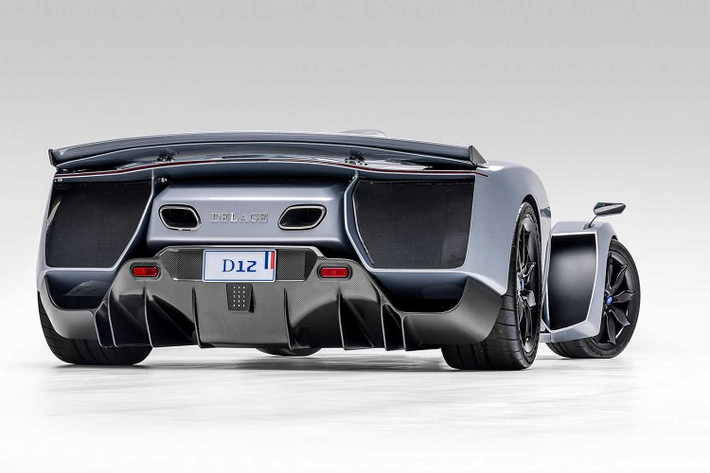 Như tên gọi của Speedster, phiên bản này được lược bỏ đi phần mui cố định để thay vào đó là kính chắn gió bằng kính đơn giản. Tùy chọn này rẻ hơn so với phiên bản F1. Nếu khách hàng muốn một mẫu Delage D12 Speedster 2022 mới ấn tượng hơn có thể lựa chọn “bỏ tiền” ra thêm 190.000 Đô với phiên bản tùy chọn mang tên F1.
