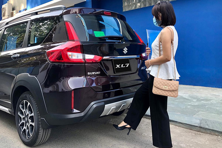Ngoài ra, những nâng cấp khác ở phiên bản đặc biệt còn bao gồm: Thêm Cánh lướt gió đuôi xe, Sạc điện thoại không dây, Camera 360, Gương chiếu hậu điện tử tích hợp camera hành trình. Cốp điện có chức năng đá mở cốp...