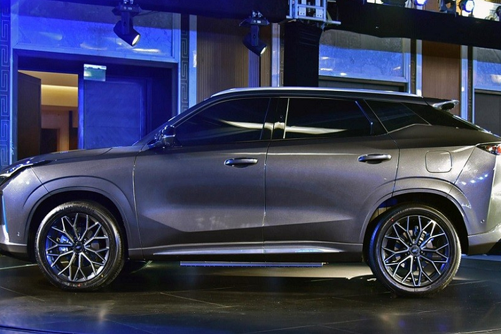 Trong thời gian tới, Changan Oshan Z6 sẽ được bổ sung động cơ xăng 4 xi-lanh, dung tích 2.0L với công suất tối đa 233 mã lực. Oshan là thương hiệu nhắm đến khách hàng trẻ của hãng mẹ Changan.