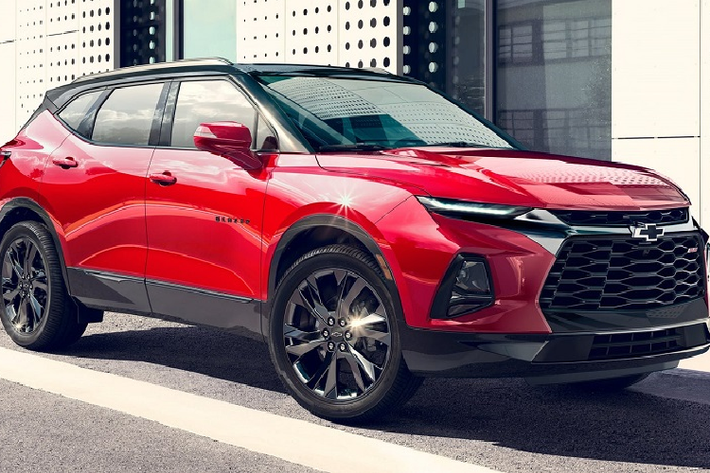 Hiện thông số kích thước của Chevrolet Blazer EV vẫn chưa được hé lộ nhiều. Tuy nhiên, nếu có kích thước tương tự Chevrolet Blazer phiên bản máy xăng với chiều dài cơ sở 2.863 mm, mẫu SUV chạy điện này sẽ là đối thủ đáng gờm của VinFast VF8 tại thị trường Mỹ trong tương lai. Theo kế hoạch, hãng Chevrolet sẽ công bố thông tin của Blazer EV vào ngày 18/7 tới đây. Hiện giá xe Chevrolet Blazer 2023 vẫn chưa được công bố.