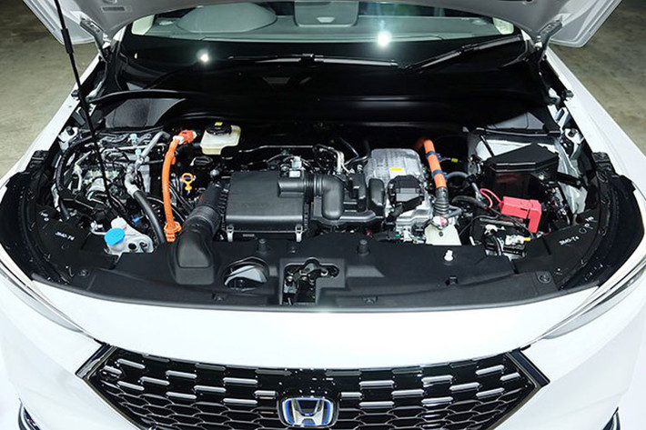 Tuy nhiên, Honda HR-V 2022 tại Việt Nam có thể sẽ không được trang bị hệ truyền động hybrid này, thay vào đó, xe sẽ dùng động cơ tăng áp 1.5L tương tự phiên bản sắp ra mắt thị trường Indonesia.