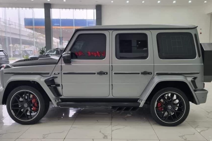Ở dạng nguyên bản, xe được trang bị động cơ tăng áp kép V8 4.0L sản sinh công suất 577 mã lực và 850Nm mô-men xoắn cực đại ở dạng nguyên bản. Nếu được độ "full gói G800 Brabus" thì khối động cơ trên G63 sẽ được tinh chỉnh để cho ra sức mạnh lên đến 789 mã lực và 1.000Nm mô-men xoắn cực đại, giúp "vua địa hình" tăng tốc từ 0 - 100 km/h chỉ trong 4,1 giây, trước khi cán tốc độ tối đa ở 240 km/h.