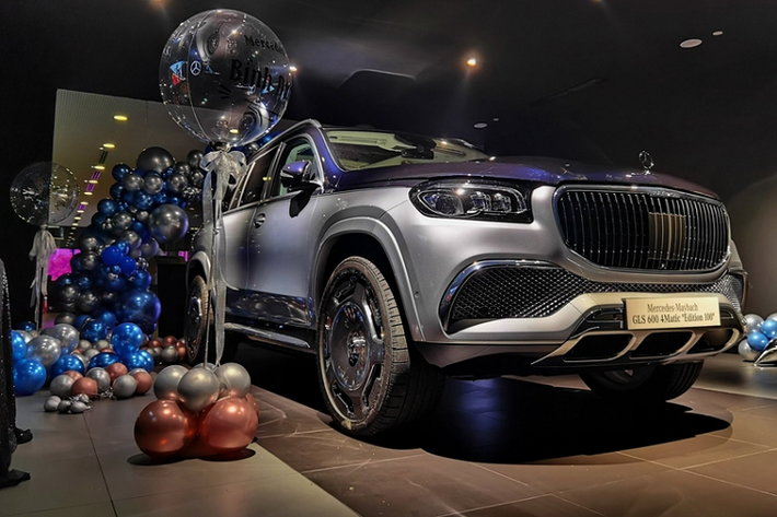 Do được chế tác thủ công, mỗi chiếc Mercedes-Maybach GLS Edition 100 xuất xưởng là cả quá trình sản xuất phức tạp và kỳ công của đội ngũ kỹ sư bậc thầy. Mỗi chiếc Maybach sẽ tiêu tốn khoảng 4 đến 5 tuần cho các công đoạn chế tác khắt khe nhất.