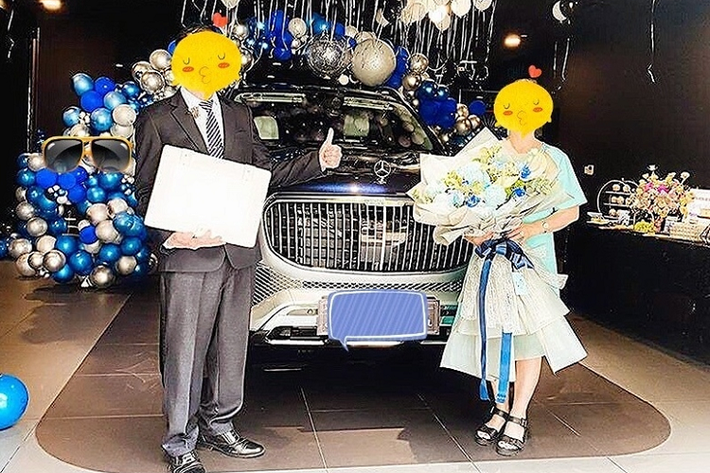 Mercedes-Maybach GLS 600 Edition 100 tại Việt Nam được đưa về nước vào đầu quý 3 năm nay, chiếc SUV siêu sang đầu tiên và hiện là độc nhất tại dải đất hình chữ S đã nhanh chóng được bàn giao cho khách hàng.