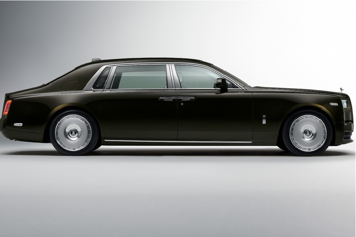 Để thử xem mâm xe Rolls-Royce Phantom 2023 có hợp trên các dòng sản phẩm còn lại của hãng xe sang Anh quốc hay không, nghệ sỹ Thanos Pappas đã tạo ra những bản dựng kỹ thuật số trong bài viết này.