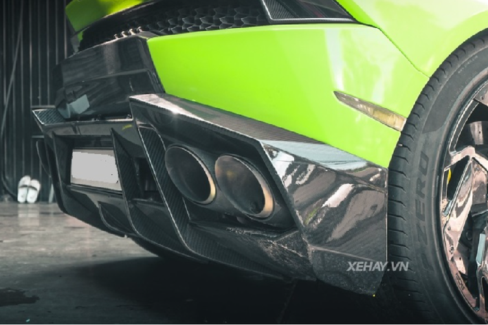 Trước đây, siêu xe được nâng cấp với hệ thống ống xả FI Exhaust (thuộc gói độ Mansory), nhưng sau khi về tay "drifter" hàng đầu Việt Nam thì xe đã chuyển sang dùng ống xả BATEC Exhaust.