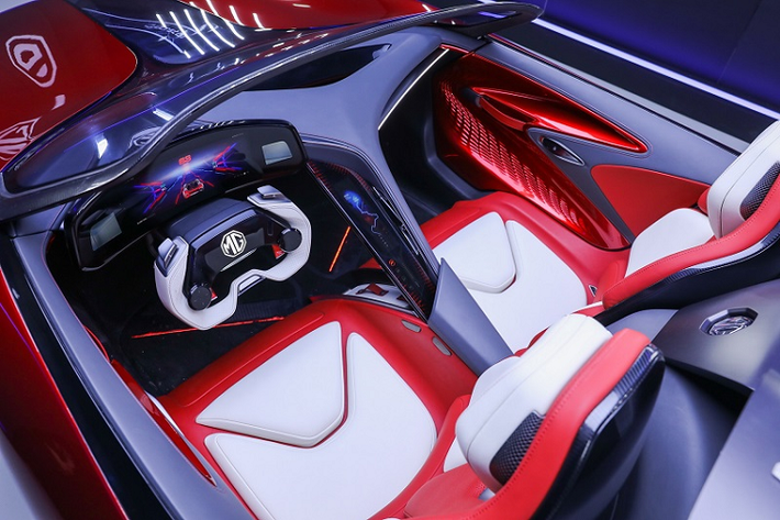 Từ phiên bản concept cho thấy Cyberster là một mẫu xe roadster hai chỗ ngồi với hệ truyền động điện, cạnh tranh với mẫu xe động cơ đốt trong có kích thước tương đương như Mazda MX-5. Bên cạnh đó, phiên bản sản xuất của Cyberster cũng đóng vai trò là thế hệ kế nhiệm cho TF - mẫu xe thể thao cuối cùng được sản xuất bởi MG.