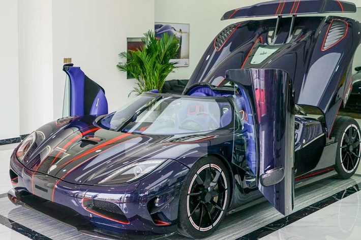 Vào tháng 5/2018, một đại lý siêu xe tiếng tăm nhất Trung Quốc khai trương đại lý Koenigsegg tại quận Chaoyang, ở Bắc Kinh đã thu hút giới đam mê đến xem khi có 3 xe Koenigsegg xuất hiện và độc phẩm Agera R BLT cũng có mặt. Hình ảnh gần đây do 1 người yêu xe ở Trung Quốc đăng tải lên mạng xã hội vào đầu năm 2022 cho thấy, Koenigsegg Agera R BLT được trưng bày trong showroom siêu xe trăm tỷ đồng.
