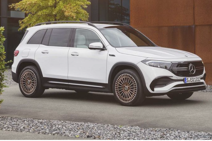 Tại Đức, Mercedes-Benz EQB được phân phối với 2 phiên bản 300 4MATIC và 350 4MATIC với khả năng vận hành khoảng 420 km trong một lần sạc đầy. Mercedes-Benz EQB được trang bị 2 động cơ điện và hệ dẫn động 4 bánh toàn thời gian cho công suất 225 mã lực / mô-men xoắn cực đại 390 Nm trên bản EQB 300 4MATIC và 288 mã lực / 520 Nm trên EQB 350 4MATIC.