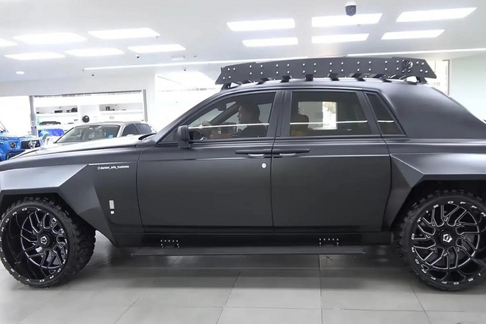 Mới đây nhất, 1 video hoàn chỉnh quay từ trong ra ngoài và thậm chí là động cơ của chiếc xe siêu sang Rolls-Royce Phantom 6x6 này khi được chia sẻ lên mạng xã hội đã nhận được sự quan tâm rất lớn của cộng đồng mạng cũng như giới độ xe trên thế giới. Thậm chí nhiều người còn đùa rằng có thể cho "quái vậy" Phantom 6 bánh này xuất hiện trong phần phim Mad Max tiếp theo.