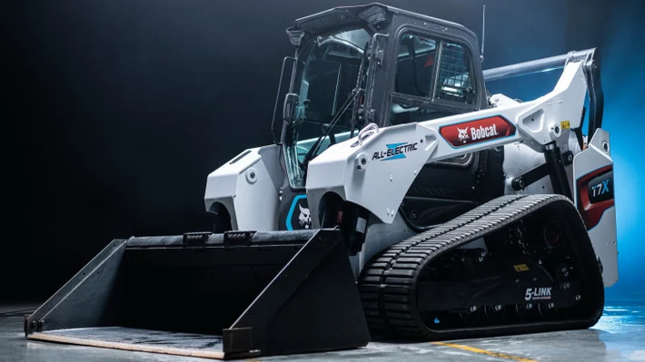 Doosan Bobcat T7X xúc đất trang bị bộ pin lithium-ion 62 kW được cung cấp bởi công ty Green Machine Equipment. Bộ pin cho phép chiếc xe xúc đất có thể làm việc liên tục 4 giờ đồng hồ trên công trường.