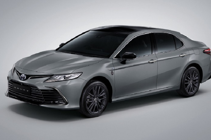 Hiện hãng Toyota chưa công bố số lượng sản xuất của phiên bản đặc biệt này. Chỉ biết rằng, mỗi showroom của Toyota tại Thái Lan sẽ có đúng 1 chiếc Camry 60th Anniversary 2022 dán đề-can màu xám đặc biệt hơn.