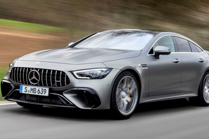 Ở phiên bản nâng cấp 2023, hai phiên Mercedes-AMG GT 63 và GT 63 S được tinh chỉnh nhẹ nhàng và trở nên giống với bản cao cấp nhất là AMG GT 63 S E Performance PHEV. Bên cạnh đó, hãng xe Đức cũng bổ sung cho GT 63 và GT 63 S thêm các tùy chọn màu sắc mới.
