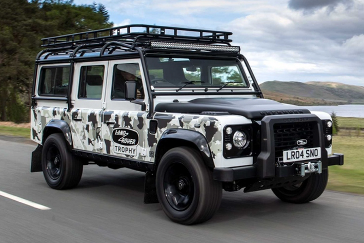 Land Rover Classic Defender Works V8 Trophy II 2023 được tạo ra dựa trên những chiếc Defender đời 2012 - 2016, bao gồm 10 chiếc Defender 90, 10 chiếc 110 Station Wagon và 5 chiếc 110 Double Cab Pick-Up.