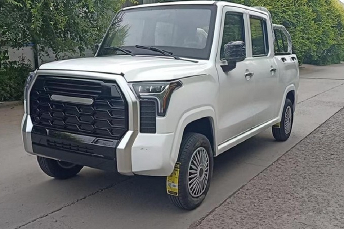 Toyota Tundra hiện đã không còn là cái tên xa lạ với những người yêu thích xe bán tải. Vào năm ngoái, hãng Toyota đã tung ra thế hệ mới của mẫu xe bán tải cỡ lớn này với thiết kế ấn tượng hơn. Có vẻ như thiết kế mới của Toyota Tundra đã "lọt vào mắt xanh" của một công ty ôtô tại Trung Quốc. Kết quả là SVH Tundar nhái Toyota Tundra ra đời.
