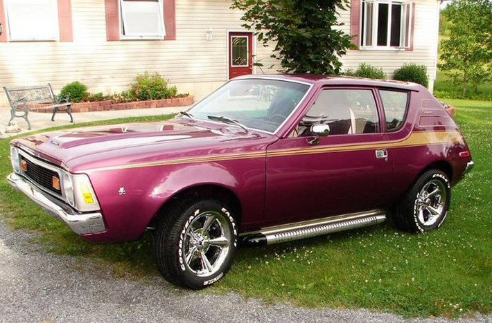 Xét về mặt tỉ lệ, AMC Gremlin được xem là tệ nhất. Nhìn từ cạnh bên, phụ thuộc vào góc nhìn, chiếc xe cứ như là bậc cửa, then cửa và giống như chiếc giày chạy bộ thiết kế lỗi. AMC đã thất bại khi đưa ra hình ảnh tự do như “ngựa hoang” của Ford Mustang, thay vào đó là hình ảnh chú cẩu có vấn đề về sức khoẻ.