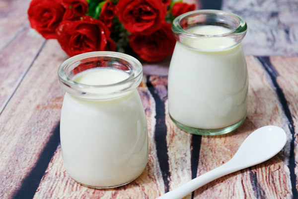 Nếu trẻ thích ăn bánh, cha mẹ nên đầu tư thời gian tự làm với nguyên liệu từ hạt thô. Về cơ bản, chúng chứa ít chất béo, ít calo, nhiều vitamin, giúp tăng cường nhu động đường tiêu hóa.