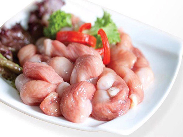 Ăn ruột cá nhiễm ký sinh trùng có thể gây hại cho gan và một số cơ quan khác. Đặc biệt, một số loài ăn tạp, thức ăn đi qua miệng đều nằm lại trong ruột cá.