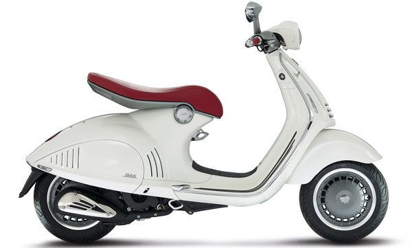Chiếc xe Vespa 946 của hãng Piaggio ra mắt tháng 7/2013 với giá 340 triệu Đồng. Trong năm 2014, phiên bản Bellissima ra mắt và trở thành chiếc xe tay ga đắt nhất Việt Nam cho đến thời điểm này...