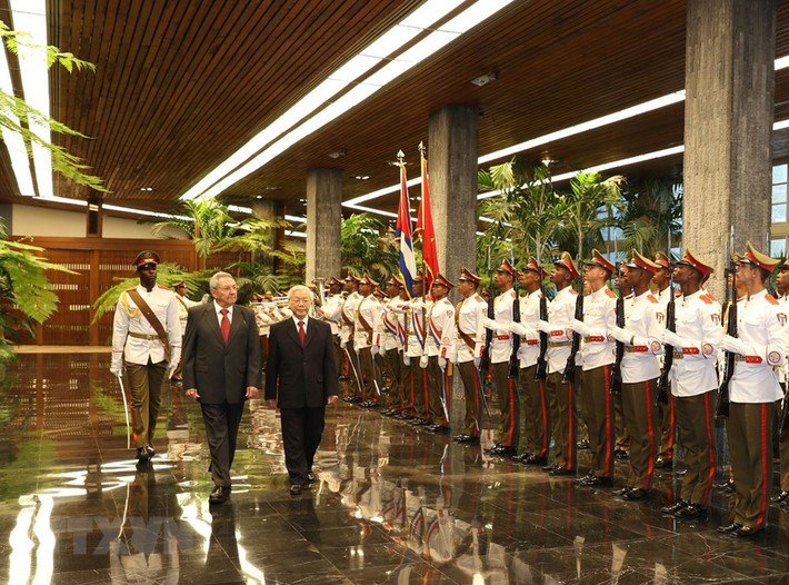 Bí thư thứ nhất Đảng Cộng sản Cuba, Chủ tịch Hội đồng Nhà nước và Hội đồng Bộ trưởng Cuba Raul Castro Ruz chủ trì lễ đón. (Ảnh: Trí Dũng/TTXVN)