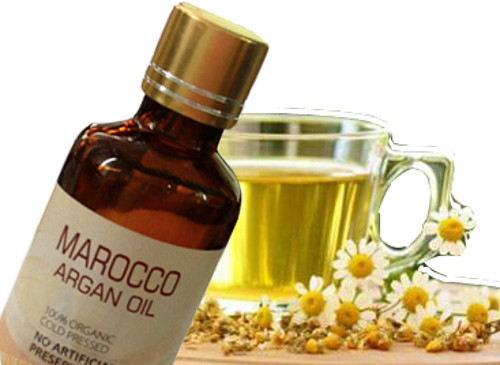 Dầu argan. Dầu argan thực sự hữu ích cho những mái tóc khô, xơ. Trước khi đi ngủ, hãy chải tóc bằng sản phẩm dưỡng tóc có chứa loại dầu này và quấn tóc bằng khăn lụa. Khăn lụa giúp tóc không bị đứt gãy. Dầu argan giúp tóc bóng mượt hơn. Ảnh: media