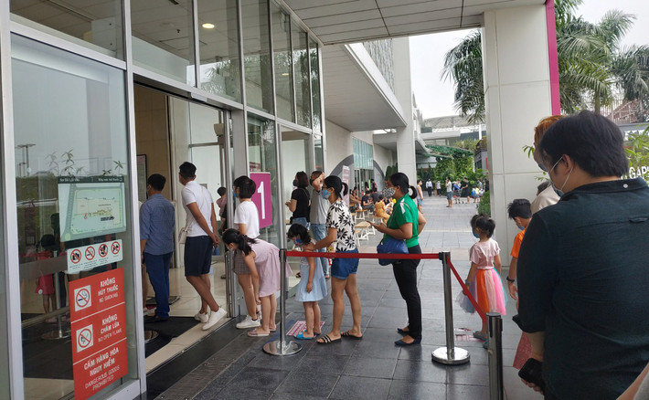AEON Mall Long Biên đón lượng khách đổ về dịp nghỉ lễ rất lớn.