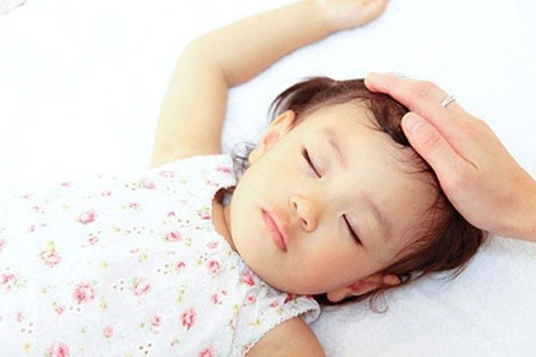 Đổ mổ hôi trộm vào ban đêm còn khiến nhiều người mất ngủ, đang ngủ cũng phải thức giấc. Điều này ảnh hưởng trực tiếp đến chất lượng giấc ngủ, lâu dần sẽ đe dọa đến sức khỏe của người bệnh.