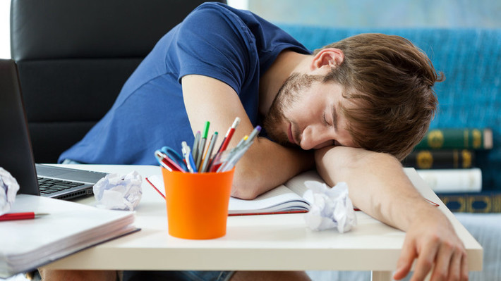 Lý do là vì tư thế ngủ này khiến làm tăng áp lực đè lên động mạch cổ, tim, phổi, dạ dày… Ảnh: Bigthink.
