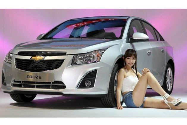Thiế kế đột phá mới trên bản nâng cấp mang tới thêm sựa lựa chọn cho khách hàng đối với mẫu sedan cỡ lớn. Phần đầu xe nổi bật với bộ lưới tản nhiệt, cụm đèn pha, đèn sương mù tái thiết kế.