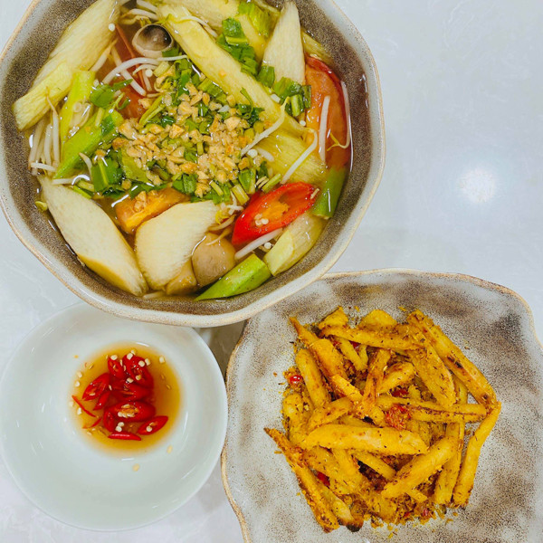 Nấm là nguyên liệu được Elly Trần khá yêu thích. Cô thường xuyên chế biến món ngon với nguyên liệu này trong hầu hết các bữa ăn.