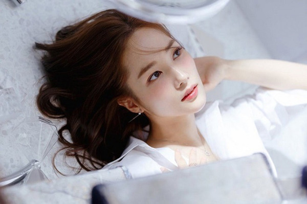 Kiểu phụ nữ mềm mỏng. Bản chất phái mạnh khiến nam giới mong muốn người vợ yếu đuối hơn mình một chút.