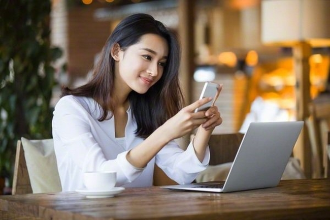 Đối mặt với người phụ nữ phụ thuộc, họ dần cảm thấy kiệt sức thay vì muốn che chở như trước đây. Thêm nữa, phụ nữ độc lập về tài chính luôn có sự độc lập trong tư duy. Và điều này kích thích họ khám phá, không cảm thấy nhàm chán.