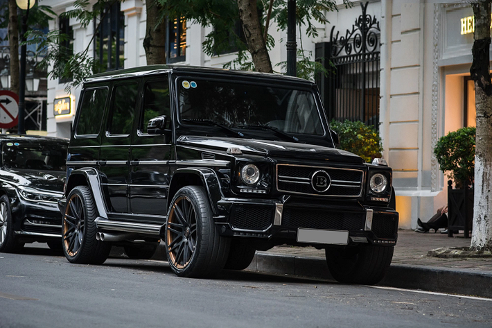 Hiện chưa rõ chi phí cho lần lột xác khoang lái của chiếc xe Mercedes-AMG G63 này và liệu rằng ngoại hình của xe có được độ body kit của Brabus hay không.