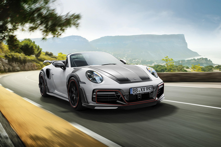 Nổi tiếng với những bản độ độc đáo dựa trên các dòng xe Porsche, tác phẩm gần đây nhất của nhà độ nước Đức là GTstreet R từ đã hút hồn không ít tín đồ tốc độ trên toàn cầu với sức mạnh 788 mã lực và bộ bodykit đầy hiếu chiến. Mới đây nhất, TechArt lại tiếp tục khiến người hâm mộ phải "dậy sóng" khi tung ra thị trường phiên bản TechArt GTstreet R Cabriolet nâng cấp dựa trên biến thể mui trần của chiếc Porsche 911 Turbo thế hệ mới.