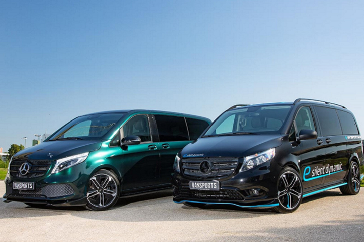 Hai biến thể của Mercedes-Benz V-Class 2021 mới được trang bị gói độ Vansport từ Hartmann Tuning là phiên bản V300d (máy dầu) và phiên bản chạy điện e-Vito. Bắt đầu với phiên bản V300d, chiếc MPV được sơn màu xanh ngọc bích sáng bóng, tạo hiệu ứng lấp lánh bắt mắt khi đỗ dưới ánh nắng. Vẻ ngoài hầm hố của V300d được củng cố nhờ phần gầm được hạ thấp thêm 30mm. Bộ bodykit cũng được cung cấp cho xe bao gồm cản trước mới, nẹp hông và cánh gió sau. Chiếc van tạo điểm nhấn hơn nhờ ống xả kép màu đen.